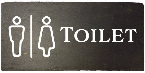 Toiletskil i skifer. En mand og en dame i stregtegning hvor der ved siden af står toilet. Skift og tegning er hvidt. skiferen er sort