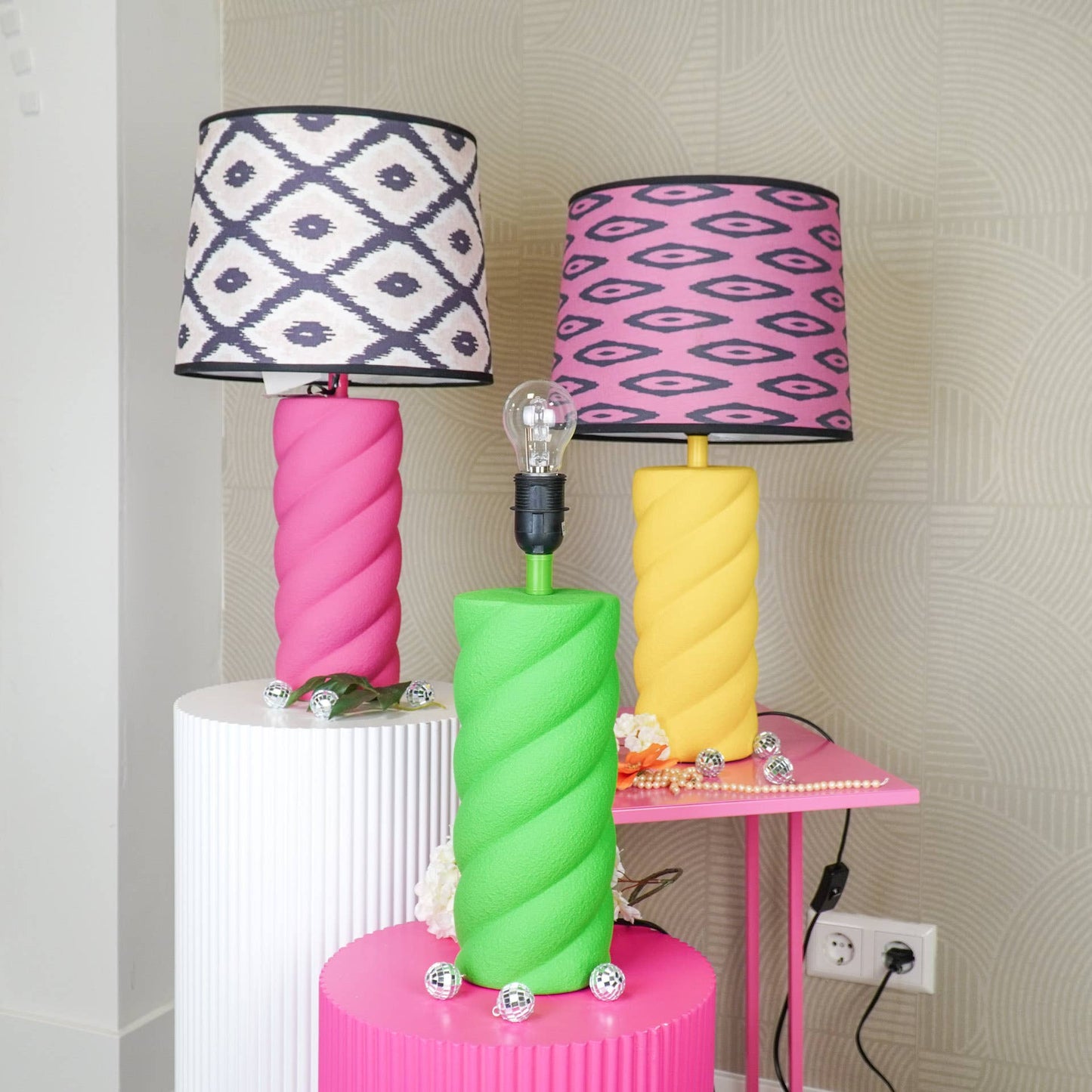 Bordlampe - Keramik - Neon Gul - E27 - 12x12x28cm - MoodTiles